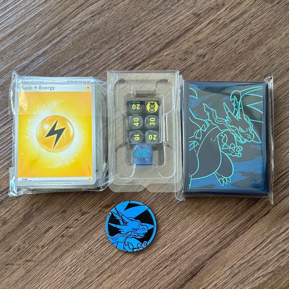 Phantasmal Flames - Elite Trainer Box Accessories - Picture 2 of 8